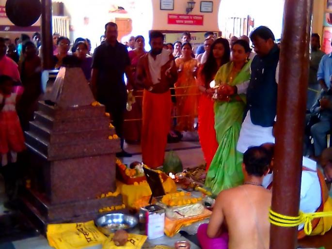 State Finance Minister visit the Sankaram Maharaj Sansthan | राज्याच्या वित्त मंत्र्यांची संत सखाराम महाराज संस्थानला सपत्नीक भेट 