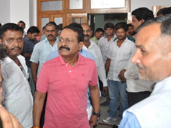 Lagna grandfather to gangster; Munna Bajrangi Crime Diary! | गल्लीचा दादा ते गँगस्टर; मुन्ना बजरंगीची क्राइम डायरी! Lagna grandfather to gangster; Munna Bajrangi Crime Diary! | गल्लीचा दादा ते गँगस्टर; मुन्ना बजरंगीची क्राइम डायरी!