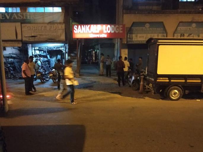 The murder of the woman in the lodge | लॉजमध्ये गळा कापून महिलेची हत्या, नवी मुंबईतील धक्कादायक प्रकार The murder of the woman in the lodge | लॉजमध्ये गळा कापून महिलेची हत्या, नवी मुंबईतील धक्कादायक प्रकार