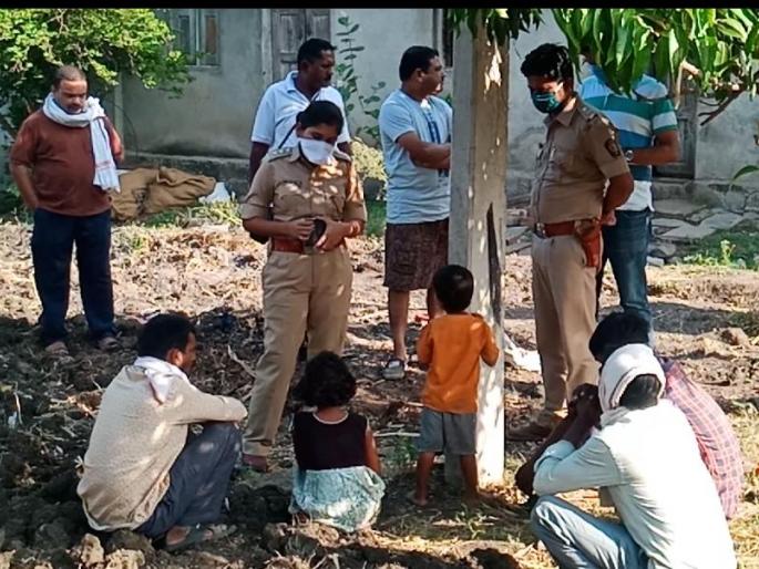 Doubt on character; The husband crushed his wife to death | चारित्र्यावर संशय; पतीने पत्नीला बत्त्याने ठेचून जीवे मारले Doubt on character; The husband crushed his wife to death | चारित्र्यावर संशय; पतीने पत्नीला बत्त्याने ठेचून जीवे मारले
