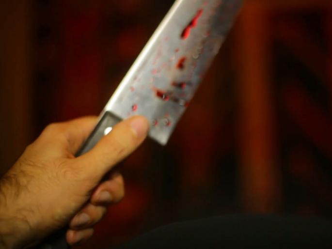 Delhi Man Slits Daughter in laws Throat After Fight Over electricity bill | बल्बवरुन भांडण; सासऱ्यानं सुनेचा गळा चिरला अन्... Delhi Man Slits Daughter in laws Throat After Fight Over electricity bill | बल्बवरुन भांडण; सासऱ्यानं सुनेचा गळा चिरला अन्...