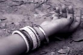 A couple living in the relationship are found dead in Akole | लिव्ह इन रिलेशनशिपमध्ये राहणारे जोडपे अकोल्यात मृतावस्थेत आढळले A couple living in the relationship are found dead in Akole | लिव्ह इन रिलेशनशिपमध्ये राहणारे जोडपे अकोल्यात मृतावस्थेत आढळले