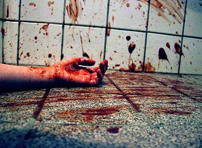 Wife murdered by weapons attack | डोक्यात कोयत्याने वार करून पत्नीची हत्या   Wife murdered by weapons attack | डोक्यात कोयत्याने वार करून पत्नीची हत्या