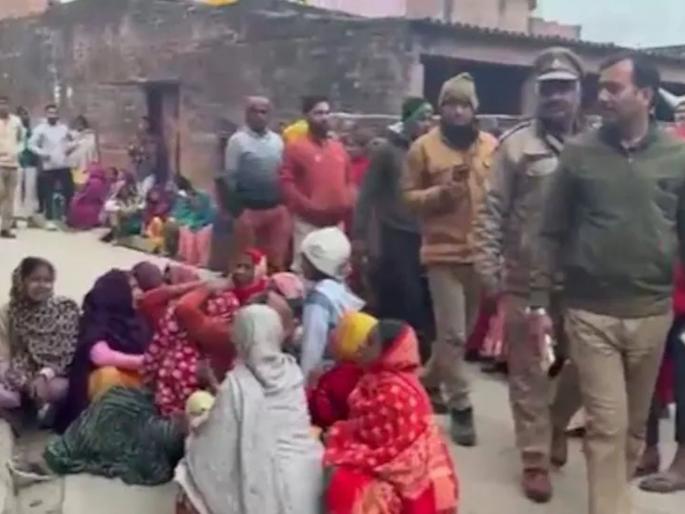 Uttar Pradesh Crime News: double Murder was murdered by slitting her throat, the door was closed, no movement was seen in the house, the neighbors became suspicious, then... | मायलेकीची गळा चिरून हत्या, दरवाजा बंद, घरात काहीच हालचाल दिसेना, शेजाऱ्यांना आला संशय़, त्यानंतर... Uttar Pradesh Crime News: double Murder was murdered by slitting her throat, the door was closed, no movement was seen in the house, the neighbors became suspicious, then... | मायलेकीची गळा चिरून हत्या, दरवाजा बंद, घरात काहीच हालचाल दिसेना, शेजाऱ्यांना आला संशय़, त्यानंतर...