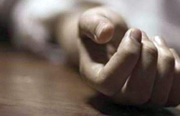 man killed wife with an axe over suspicion of character | चारित्र्याच्या संशयावरून डोक्यात कुऱ्हाडीचे घाव घालून पत्नीचा खून; ८ वर्षांचा संसार उद्ध्वस्त! man killed wife with an axe over suspicion of character | चारित्र्याच्या संशयावरून डोक्यात कुऱ्हाडीचे घाव घालून पत्नीचा खून; ८ वर्षांचा संसार उद्ध्वस्त!