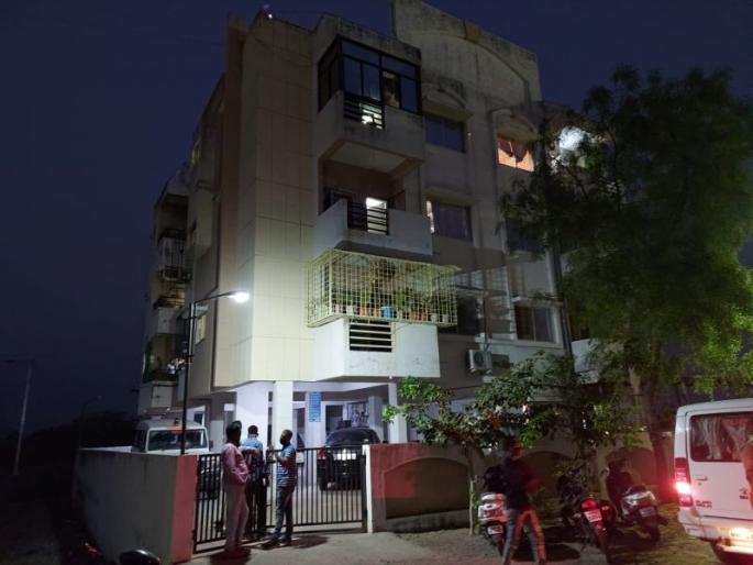 The body of an old man was found in blood; Suspicion of murder | रक्ताच्या थारोळ्यात आढळला वृद्धेचा मृतदेह; हत्येचा संशय The body of an old man was found in blood; Suspicion of murder | रक्ताच्या थारोळ्यात आढळला वृद्धेचा मृतदेह; हत्येचा संशय
