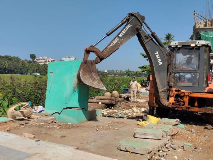 goa murgaon municipality demolished 4 illegal constructions | मुरगाव नगरपालिकेने चार बेकायदेशीर बांधकामावर चढवला ‘बुलडोझर’ goa murgaon municipality demolished 4 illegal constructions | मुरगाव नगरपालिकेने चार बेकायदेशीर बांधकामावर चढवला ‘बुलडोझर’