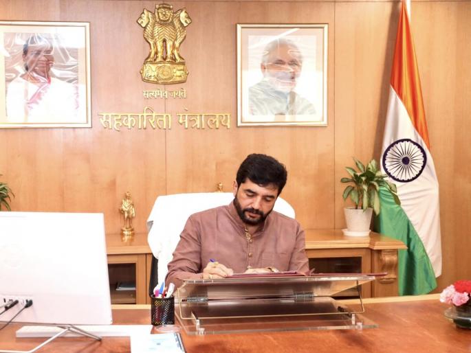 Muralidhar Mohol took over as the Minister of State after meeting Home Minister Amit Shah | गृहमंत्री अमित शहांच्या भेटीनंतर मुरलीधर मोहोळांनी स्विकारला राज्यमंत्रिपद पदभार Muralidhar Mohol took over as the Minister of State after meeting Home Minister Amit Shah | गृहमंत्री अमित शहांच्या भेटीनंतर मुरलीधर मोहोळांनी स्विकारला राज्यमंत्रिपद पदभार