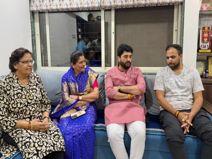 This will never be tolerated murlidhar mohol met the beaten youth | ...हे कदापीही खपवून घेतले जाणार नाही" मारहाण झालेल्या तरुणाची मोहोळ यांनी घेतली भेट This will never be tolerated murlidhar mohol met the beaten youth | ...हे कदापीही खपवून घेतले जाणार नाही" मारहाण झालेल्या तरुणाची मोहोळ यांनी घेतली भेट