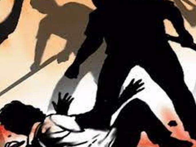 Assault on four over water filling dispute; one killed | पाणी भरण्याच्या वादातून प्राणघातक हल्ला; एकाचा मृत्यू, तीघे गंभीर जखमी Assault on four over water filling dispute; one killed | पाणी भरण्याच्या वादातून प्राणघातक हल्ला; एकाचा मृत्यू, तीघे गंभीर जखमी