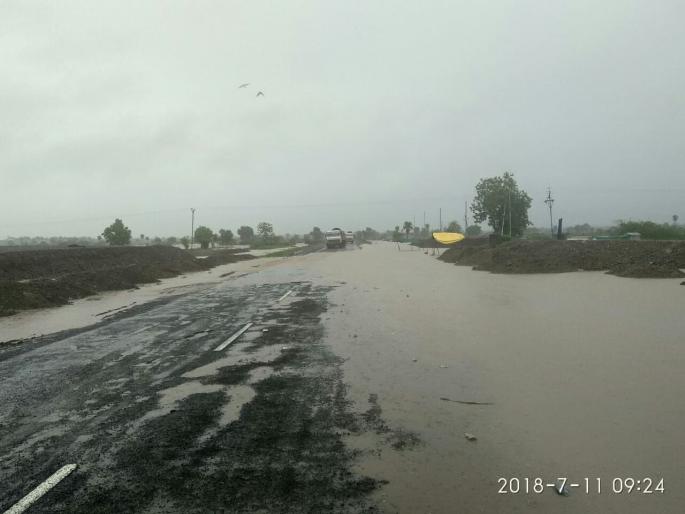 heave rian in Murtijapur taluka; floods in the rivers | मूर्तिजापूर तालुक्यात संततधार; नदी-नाल्यांना पूर, जनजीवन विस्कळीत heave rian in Murtijapur taluka; floods in the rivers | मूर्तिजापूर तालुक्यात संततधार; नदी-नाल्यांना पूर, जनजीवन विस्कळीत