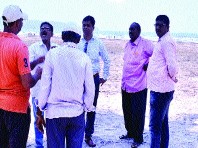 Officials surveyed Murud Beach | अधिकाऱ्यांनी मुरुड समुद्रकिनारी केली पाहणी Officials surveyed Murud Beach | अधिकाऱ्यांनी मुरुड समुद्रकिनारी केली पाहणी