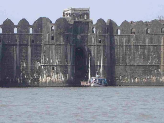 When will Janjira fort open and available for tourists see details | ‘जंजिरा’चे दरवाजे कधी उघडणार? पर्यटक प्रतीक्षेत! मेरिटाइम बोर्डचा पत्रव्यवहार When will Janjira fort open and available for tourists see details | ‘जंजिरा’चे दरवाजे कधी उघडणार? पर्यटक प्रतीक्षेत! मेरिटाइम बोर्डचा पत्रव्यवहार