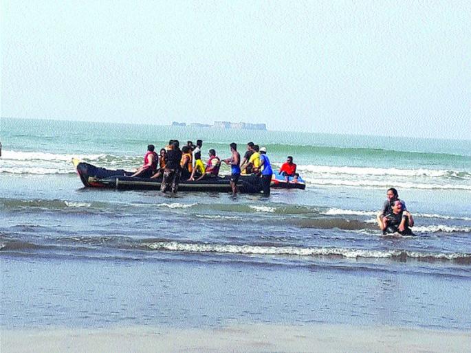Increase in tourist accidents on Murud, Kashid Beach | मुरुड, काशीद समुद्रकिनाऱ्यांवर पर्यटकांच्या दुर्घटनांमध्ये वाढ Increase in tourist accidents on Murud, Kashid Beach | मुरुड, काशीद समुद्रकिनाऱ्यांवर पर्यटकांच्या दुर्घटनांमध्ये वाढ