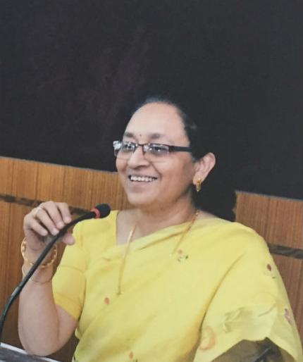 Students of Solapur University will be talented - Mrinalini Fadnavis | सोलापूर विद्यापीठाचा विद्यार्थी कौशल्यपूर्ण असणार - मृणालिनी फडणवीस Students of Solapur University will be talented - Mrinalini Fadnavis | सोलापूर विद्यापीठाचा विद्यार्थी कौशल्यपूर्ण असणार - मृणालिनी फडणवीस