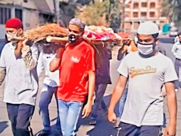 Hindu funeral ceremony held with help of Muslims MMG | कोरोनानं दाखवली माणुसकी, हिंदू महिलेवर मुस्लिमांच्या मदतीने झाले अंत्यसंस्कार Hindu funeral ceremony held with help of Muslims MMG | कोरोनानं दाखवली माणुसकी, हिंदू महिलेवर मुस्लिमांच्या मदतीने झाले अंत्यसंस्कार