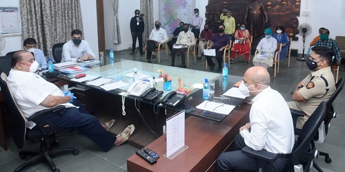 My family, carry out my responsibility campaign effectively in the district: Mushrif | माझे कुटुंब माझी जबाबदारी मोहीम जिल्ह्यात प्रभावीपणे राबवा :मुश्रीफ My family, carry out my responsibility campaign effectively in the district: Mushrif | माझे कुटुंब माझी जबाबदारी मोहीम जिल्ह्यात प्रभावीपणे राबवा :मुश्रीफ