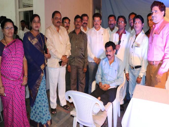 Music concert for help of the injured youth | जळगावात जखमी तरुणाच्या मदतीसाठी संगीत मैफल, शहरवासीय मंत्रमुग्ध Music concert for help of the injured youth | जळगावात जखमी तरुणाच्या मदतीसाठी संगीत मैफल, शहरवासीय मंत्रमुग्ध