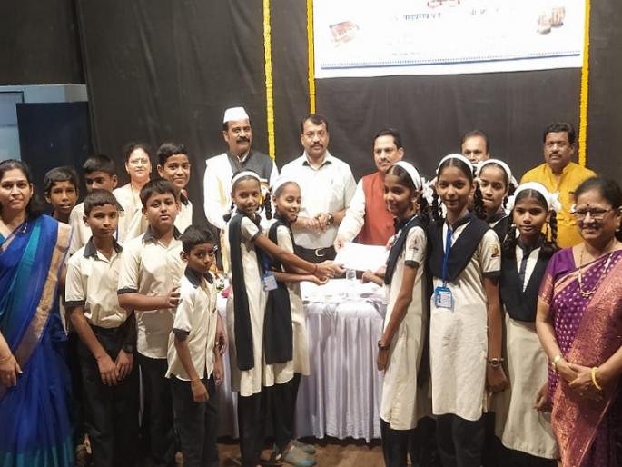 A school without boards! Neither grammar nor mathematical calculations | Teachers Day 2023: फळ्याविना गळा घडविणारी शाळा! ना व्याकरण ना गणिताची आकडेमोड A school without boards! Neither grammar nor mathematical calculations | Teachers Day 2023: फळ्याविना गळा घडविणारी शाळा! ना व्याकरण ना गणिताची आकडेमोड