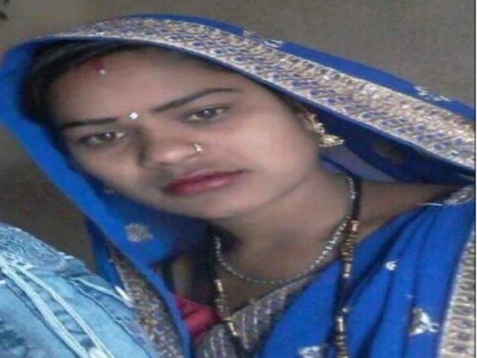 newly married women fallen while speaking on the mobile was death in Gangapur | नवविवाहितेला मोबाईलचा अतिरेक नडला; मोबाईलवर बोलतांना जिन्यावरून पडल्याने झाला मृत्यू