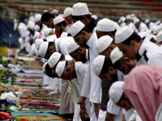 13 muslim person arrested for conducting co२० ते २५ साथीदारांविरोधात गुन्हा दाखल mmunity prayers in Pimpri | पिंपरीत इमारतीच्या टेरेसवर सामुदायिक नमाज पठण केल्याने १३ जणांना अटक 
