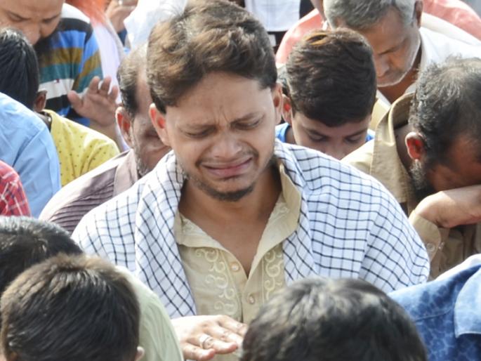 Muslims offered prayers for the rain for the brothers | मुस्लीम बांधवांनी पावसासाठी केली नमाज अदा