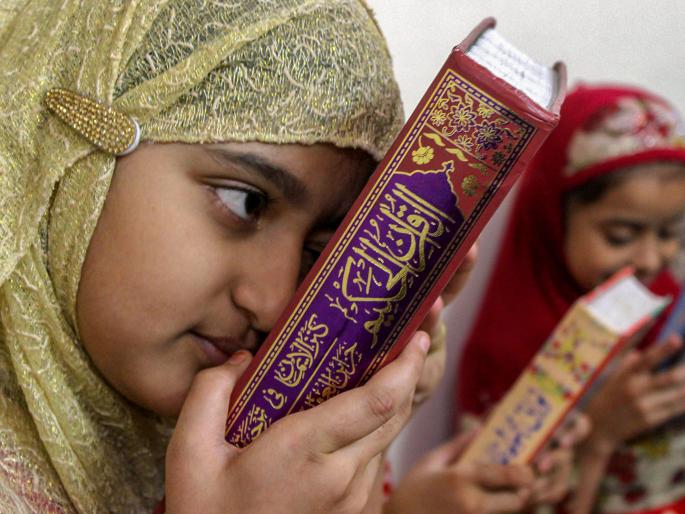 Pakistan burnt Hindus' shops, compensation compensation to the government | पाकिस्तानात हिंदूंची दुकाने जाळली, मालमत्तेच्या हानीची सरकार भरपाई करणार Pakistan burnt Hindus' shops, compensation compensation to the government | पाकिस्तानात हिंदूंची दुकाने जाळली, मालमत्तेच्या हानीची सरकार भरपाई करणार