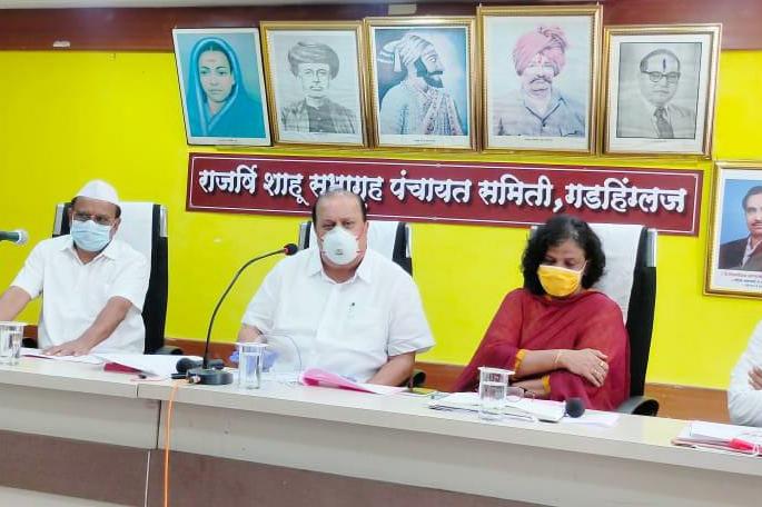 ... Otherwise, public curfew will have to be imposed in Gadhinglaj division too: Mushrif | ...अन्यथा गडहिंग्लज विभागातही जनता कर्फ्यू लावावा लागेल :  मुश्रीफ