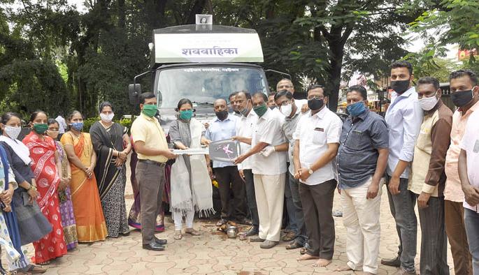 Funeral to Gadhinglaj Municipality by Rural Development Minister Mushrif | ग्रामविकास मंत्री मुश्रीफ यांच्याकडून गडहिंग्लज नगरपालिकेला शववाहिका
