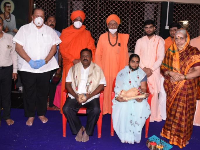 Hasan Mushrif will still grow up: Shivalingeshwar Mahaswami | हसन मुश्रीफ अजूनही मोठे होतील : शिवलिंगेश्वर महास्वामी Hasan Mushrif will still grow up: Shivalingeshwar Mahaswami | हसन मुश्रीफ अजूनही मोठे होतील : शिवलिंगेश्वर महास्वामी