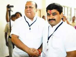 Musharraf likely to be guardian minister, keen on activists: Satej Patil's name also hot | मुश्रीफ यांना पालकमंत्रिपद शक्य, सतेज पाटील यांचेही नाव चर्चेत