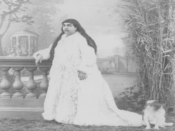 Mustache princess Qajar story, 13 men killed themselves for her love? | आजही 'या' मिशीवाल्या राजकुमारीची होते चर्चा, १३ लोकांनी तिच्या प्रेमात केली होती आत्महत्या? Mustache princess Qajar story, 13 men killed themselves for her love? | आजही 'या' मिशीवाल्या राजकुमारीची होते चर्चा, १३ लोकांनी तिच्या प्रेमात केली होती आत्महत्या?
