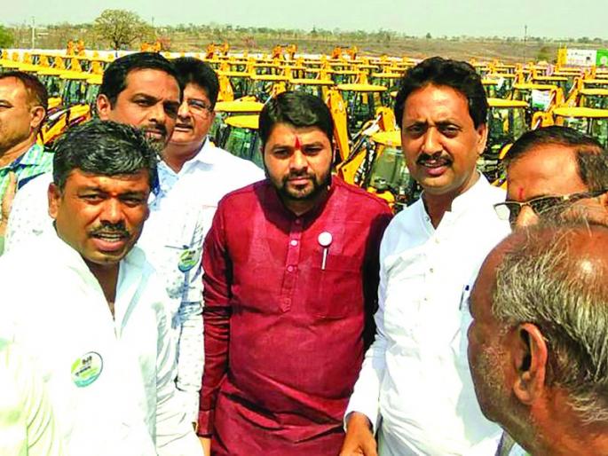 SUZLAUM SUPLAAM BULDADA - A discussion between the private 'JCB' owner, Shantilal Mutha | सुजलाम सुफलाम बुलडाणा - खासगी ‘जेसीबी’ मालक, शांतिलाल मुथा यांच्यात चर्चा SUZLAUM SUPLAAM BULDADA - A discussion between the private 'JCB' owner, Shantilal Mutha | सुजलाम सुफलाम बुलडाणा - खासगी ‘जेसीबी’ मालक, शांतिलाल मुथा यांच्यात चर्चा