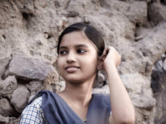 Director Nagraj Manjule Fandry Movie star Shalu aka rajeshwari kharat photos-ram | ‘फॅन्ड्री’तील हीच का ती शालू? फोटो पाहून तुम्हालाही पडेल प्रश्न, ख-या आयुष्यात आहे प्रचंड ग्लॅमरस Director Nagraj Manjule Fandry Movie star Shalu aka rajeshwari kharat photos-ram | ‘फॅन्ड्री’तील हीच का ती शालू? फोटो पाहून तुम्हालाही पडेल प्रश्न, ख-या आयुष्यात आहे प्रचंड ग्लॅमरस