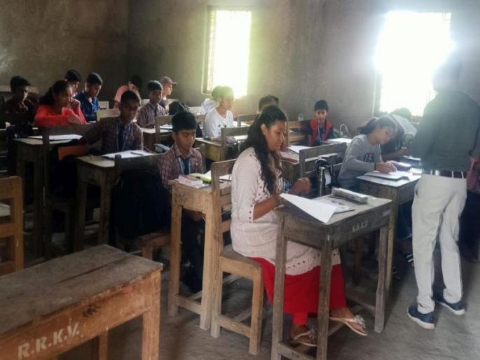 Students took the drawing exam at four exam centers in vashim | चार परीक्षा केंद्रांवर विद्यार्थ्यांनी दिली रेखाकला परीक्षा! Students took the drawing exam at four exam centers in vashim | चार परीक्षा केंद्रांवर विद्यार्थ्यांनी दिली रेखाकला परीक्षा!