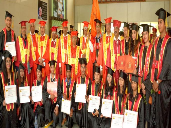 MVP Nashik: Honorary degree award for students of nine colleges | मविप्र नाशिक : नऊ महाविद्यालयांच्या विद्यार्थ्यांना समारंभपुर्वक पदवीप्रदान MVP Nashik: Honorary degree award for students of nine colleges | मविप्र नाशिक : नऊ महाविद्यालयांच्या विद्यार्थ्यांना समारंभपुर्वक पदवीप्रदान