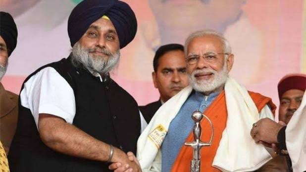 Condemn Sikh soldiers who left the army; Badal's letter to PM Modi | लष्कर सोडलेल्या शीख सैनिकांना निर्दोष ठरवा; बादल यांचे पंतप्रधान मोदींना पत्र Condemn Sikh soldiers who left the army; Badal's letter to PM Modi | लष्कर सोडलेल्या शीख सैनिकांना निर्दोष ठरवा; बादल यांचे पंतप्रधान मोदींना पत्र