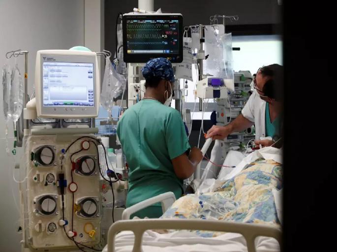 Myucormicosis: Black marketing of mucomycosis injections in the state | Myucormicosis: औषधांसाठी करावी लागते थेट मुंबईवारी; राज्यात म्युकरमायकोसिस इंजेक्शनची काळाबाजारी