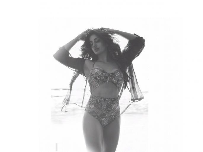Nehha Pendse sets the temperature during LockDown With her latest monochrome Photo-SRJ | नेहा पेंडसेचा हा बिकनी लूक पाहून, फॅन्सही झाले क्लिन बोल्ड Nehha Pendse sets the temperature during LockDown With her latest monochrome Photo-SRJ | नेहा पेंडसेचा हा बिकनी लूक पाहून, फॅन्सही झाले क्लिन बोल्ड