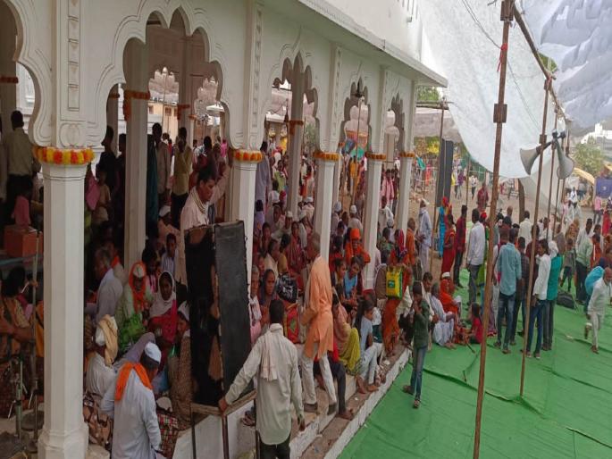 ram navami yatra festival celebrated with enthusiasm in washim | रामनवमी यात्रा उत्सव उत्साहत साजरा, सेवालाल चरणी लाखो भाविक नतमस्तक