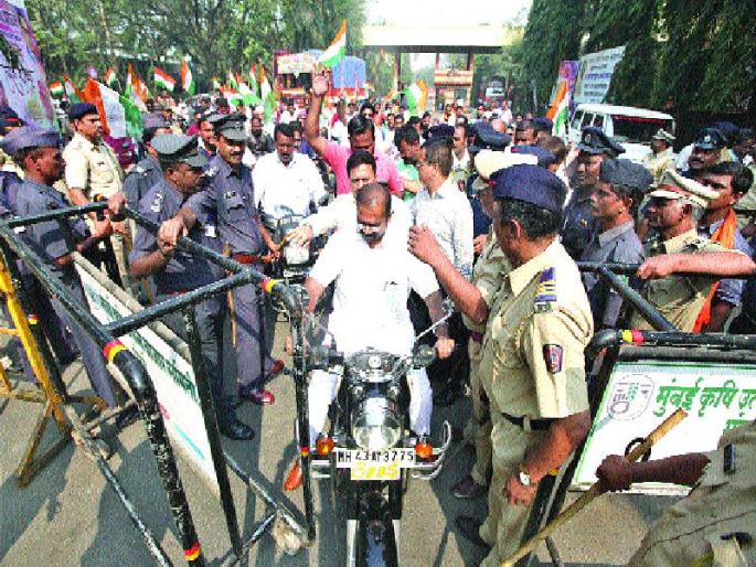 APMC Movement Case: Criminal Investigation on Mathadi Leaders | एपीएमसी आंदोलन प्रकरण : माथाडी नेत्यांवर गुन्हे दाखल APMC Movement Case: Criminal Investigation on Mathadi Leaders | एपीएमसी आंदोलन प्रकरण : माथाडी नेत्यांवर गुन्हे दाखल