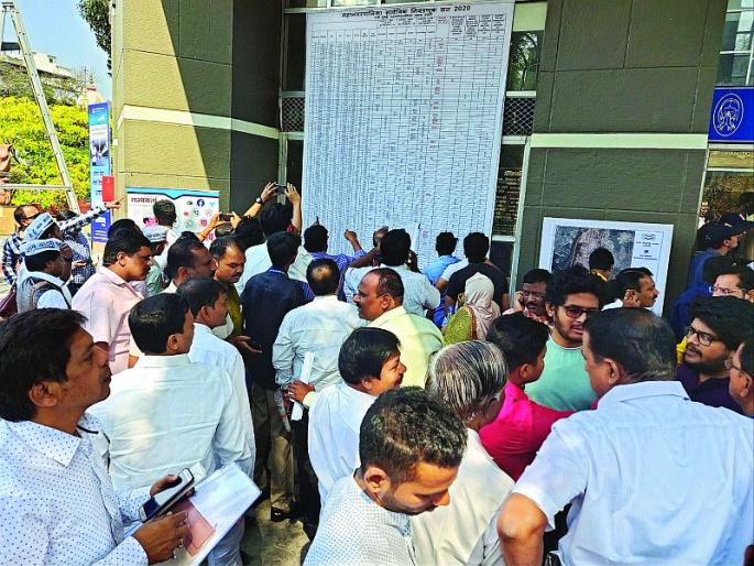 Reservation giants hit bus; Municipal Corporation announces election | आरक्षणाचा दिग्गजांना बसला फटका; महापालिका निवडणूक सोडत जाहीर Reservation giants hit bus; Municipal Corporation announces election | आरक्षणाचा दिग्गजांना बसला फटका; महापालिका निवडणूक सोडत जाहीर