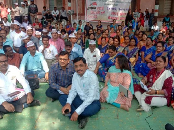 Now the head of the department has gone on strike; silence in government office Chandrapur | आता विभागप्रमुखच उतरले संपात; शासकीय कार्यालयात शुकशुकाट Now the head of the department has gone on strike; silence in government office Chandrapur | आता विभागप्रमुखच उतरले संपात; शासकीय कार्यालयात शुकशुकाट