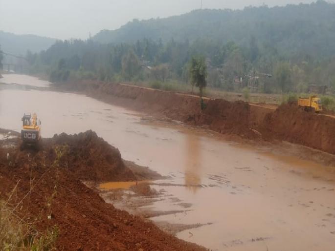 Desilting of river Chanderait has started for flood relief in Ratnagiri | Ratnagiri news: पूरमुक्ततेसाठी चांदेराईत नदीतील गाळउपसा सुरू, मात्र.. Desilting of river Chanderait has started for flood relief in Ratnagiri | Ratnagiri news: पूरमुक्ततेसाठी चांदेराईत नदीतील गाळउपसा सुरू, मात्र..