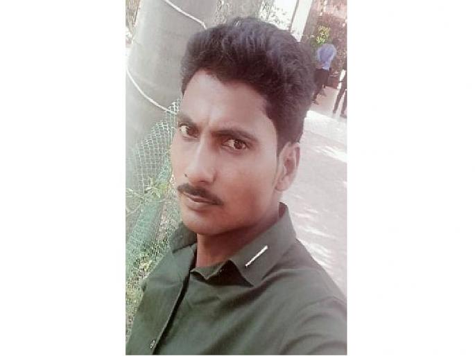 Grandson drowned in river while doing asthi visarjan of grandmother's ashes | आजीचे अस्थी विसर्जन करायला गेलेल्या नातवाचा नदीत बुडून मृत्यू Grandson drowned in river while doing asthi visarjan of grandmother's ashes | आजीचे अस्थी विसर्जन करायला गेलेल्या नातवाचा नदीत बुडून मृत्यू