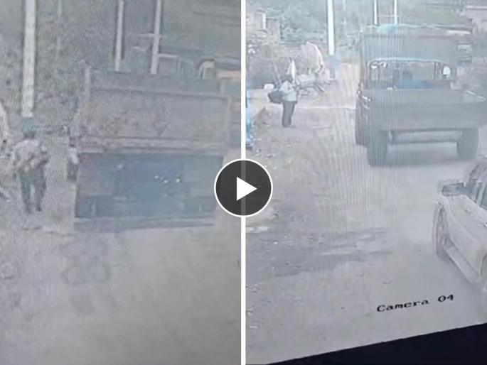 One dies on the spot in collision with dumper, incident in Nandoshi; A wave of anger among citizens | डंपरच्या धडकेत एकाचा जागीच मृत्यू, सिंहगड रोड परिसरातील घटना; नागरिकांत संतापाची लाट One dies on the spot in collision with dumper, incident in Nandoshi; A wave of anger among citizens | डंपरच्या धडकेत एकाचा जागीच मृत्यू, सिंहगड रोड परिसरातील घटना; नागरिकांत संतापाची लाट