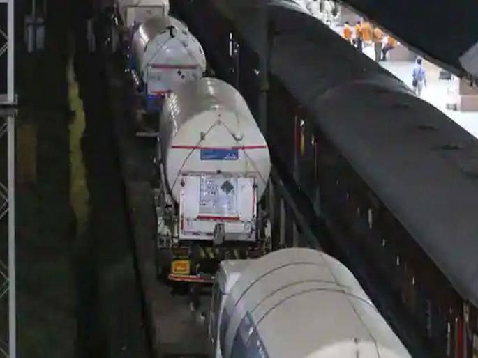 Oxygen Express reaches Nagpur from Visakhapatnam | जीव भांड्यात; २० तासांचा प्रवास करून विशाखापट्टणमहून नागपुरात पोहोचली ऑक्सिजन एक्स्प्रेस