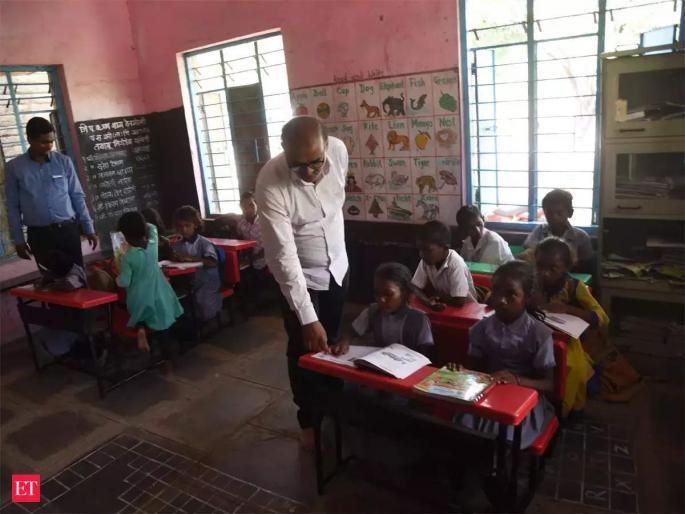 Withdrawal of 'those' eight teachers after administration's warning; 89 headmasters became center heads | प्रशासनाच्या इशाऱ्यानंतर ‘त्या’ आठ शिक्षकांची माघार; ८९ मुख्याध्यापक झाले केंद्रप्रमुख Withdrawal of 'those' eight teachers after administration's warning; 89 headmasters became center heads | प्रशासनाच्या इशाऱ्यानंतर ‘त्या’ आठ शिक्षकांची माघार; ८९ मुख्याध्यापक झाले केंद्रप्रमुख