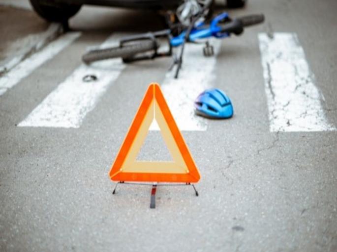 accident on nagar pune road Tempo Hits Mother Kid Dies on the spot | काळीज पिळवटून टाकणारी घटना: टेम्पोची आईला धडक, कडेवरच्या लेकराचा मृत्यू