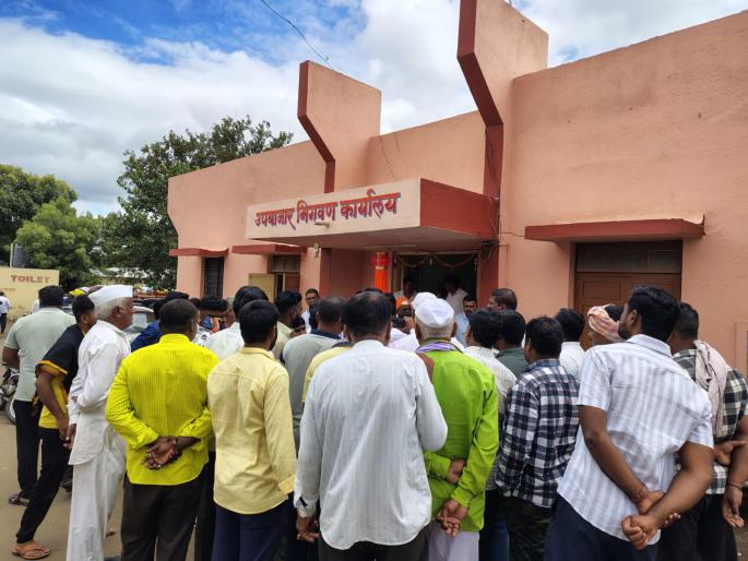 pune news bhigwan grain market suddenly closed due to traders' strike | आडतदारांच्या संपामुळे भिगवण धान्य मार्केट अचानक बंद pune news bhigwan grain market suddenly closed due to traders' strike | आडतदारांच्या संपामुळे भिगवण धान्य मार्केट अचानक बंद